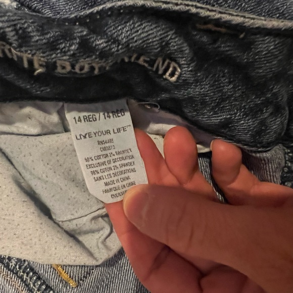 American Eagle Jeans with small rips - Picture 2 of 4